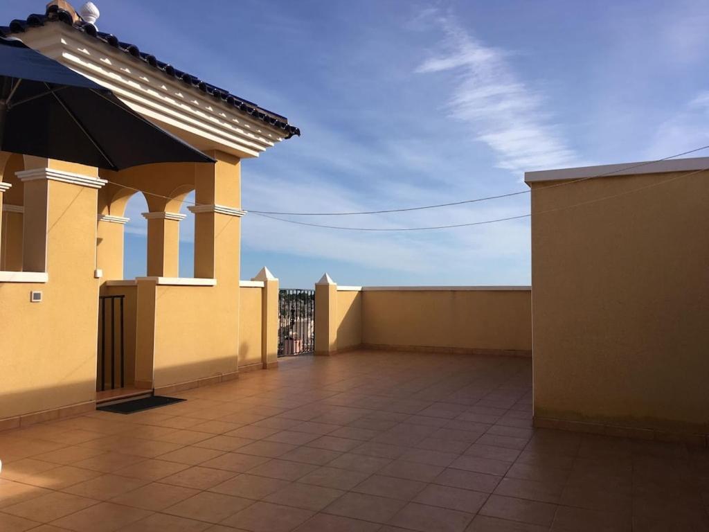 Top Floor Spacious Apartment With Roof Terrace Alicante Extérieur photo